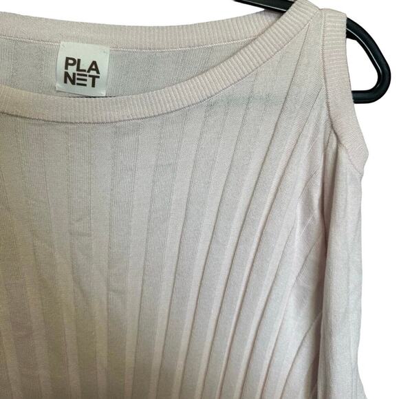 Planet By Lauren G Cutout Shoulder Ribbed Boatneck Sweater In Light Pink OS - Picture 4 of 10